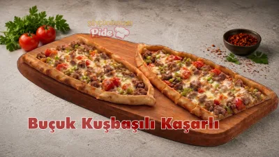 Sıcak ve çıtır Buçuk Kuşbaşılı Kaşarlı pide