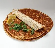 Taze pişirilmiş çıtır Lahmacun